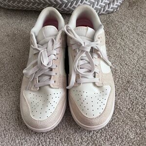 Nike Women's Low-Top Sneakers in White and Light Pink